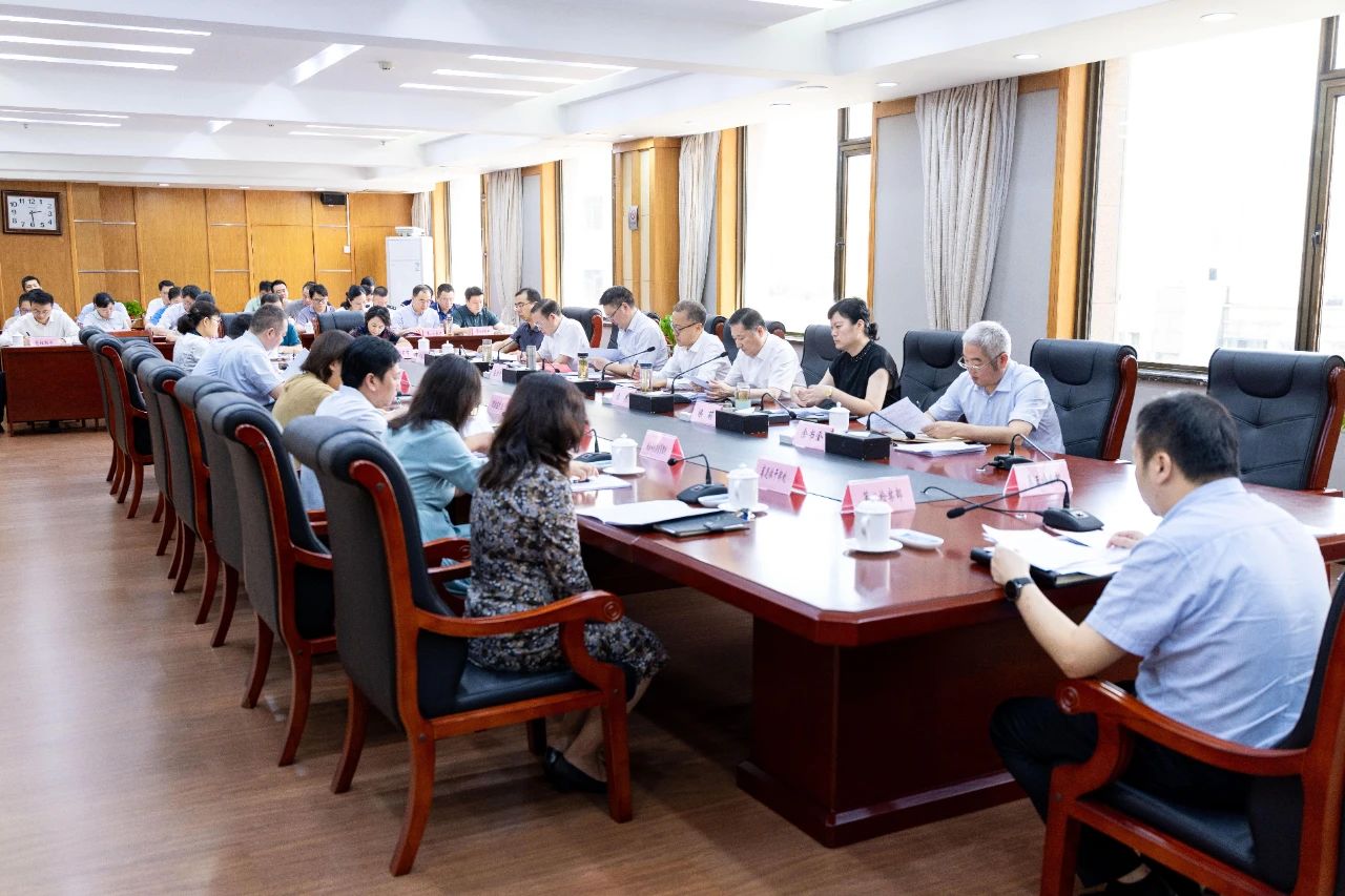 省检察院召开党组（扩大）会传达学习湖北省第十二届委员会第十次全体会议精神